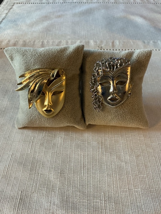 Masquerade Vintage Brooch Jewelry - Venetian Masquerade Mask Vintage Gold and Silver Tone Brooches
